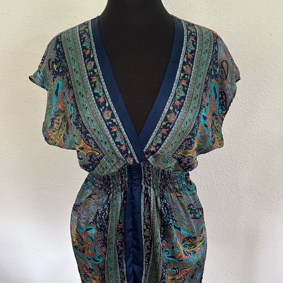 VERSATILE BLOUSE - Picture 2 of 3